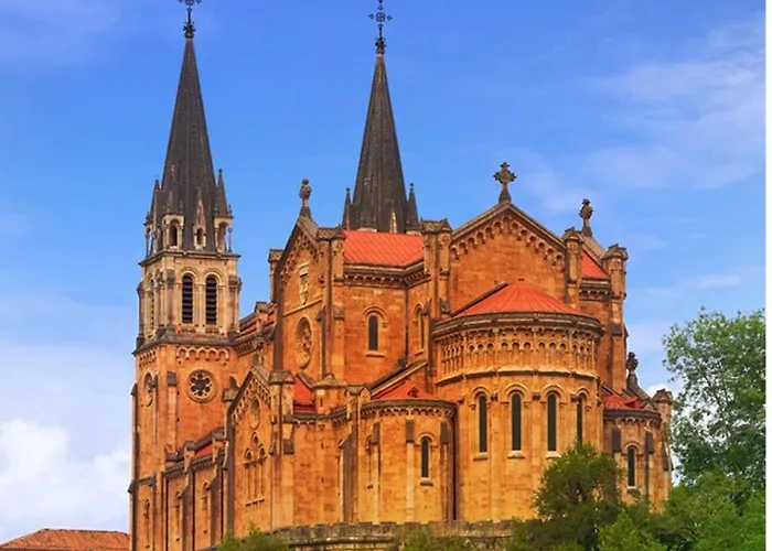 Vistas Monte Naranco Con Parking 5euros Al Dia 오비에도